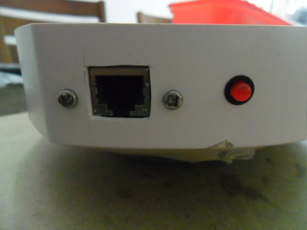 Conector RJ45 y luz piloto del equipo